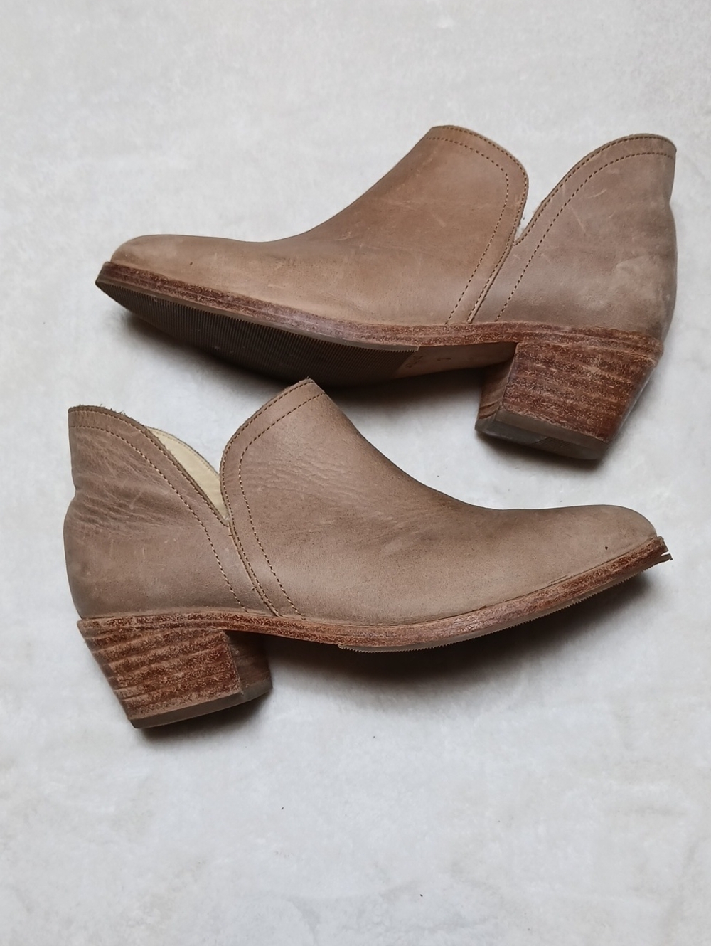 Nisolo Taupe Leather Ankle Booties Size 7